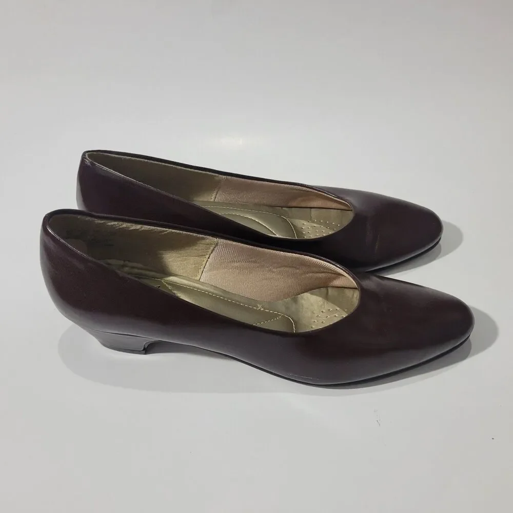 Hush Puppies Soft Style Slip On Dress Shoes Low Block Heels Brown Sz 10 Narrow